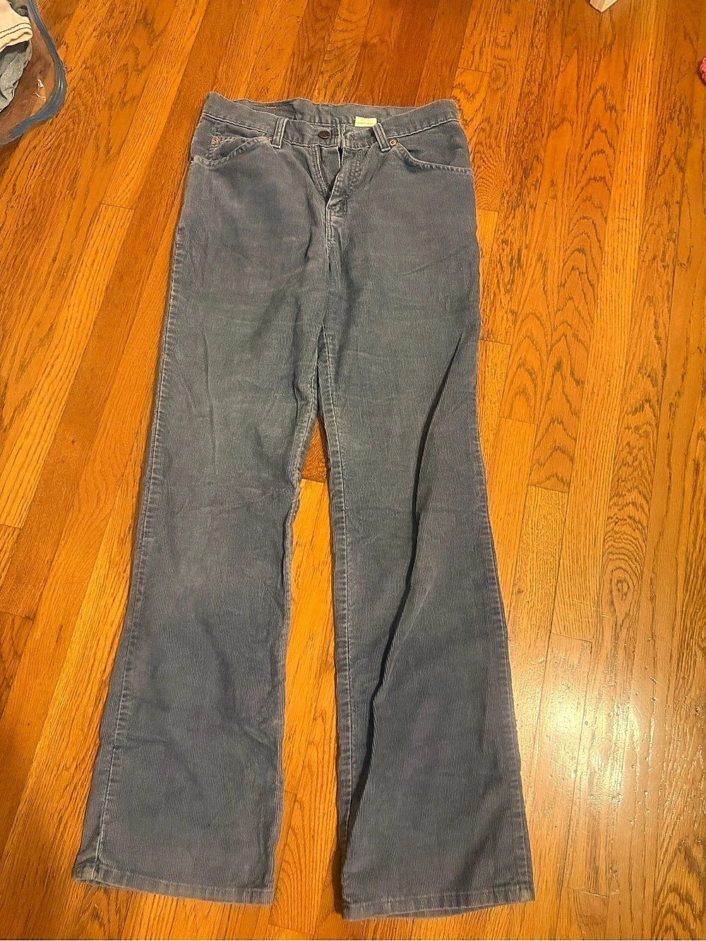 white tab levi’s